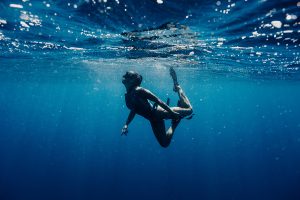 Elia-Kuhn-Photographe-2022-_Lou-underwater-pleine-mer_-bd-66