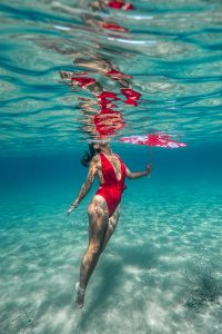 Elia-Kuhn-Photographe-2023-_Underwater-clothilde_bd-19